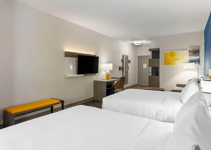Comfort Northwest Hotel 4*
