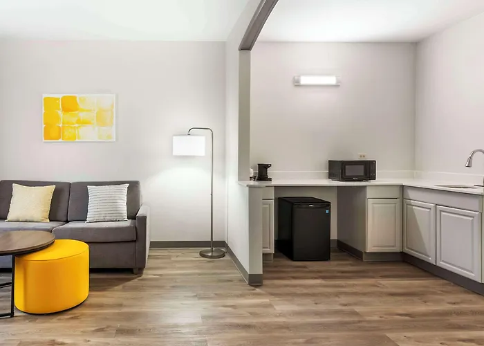 Comfort Northwest Hotel 4*